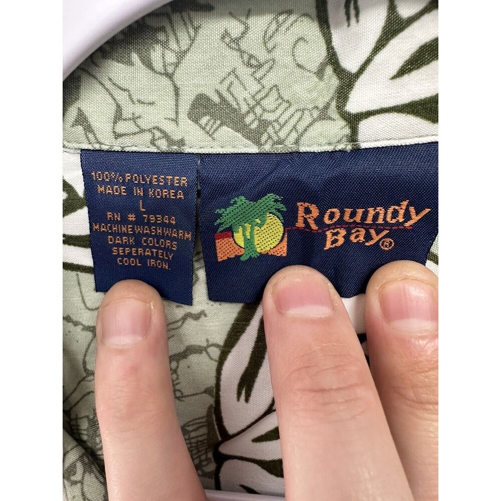 Roundy Bay Tropical Hawaiian Button Down Shirt 100% Polyester Pineapple Mens L - Picture 2 of 5